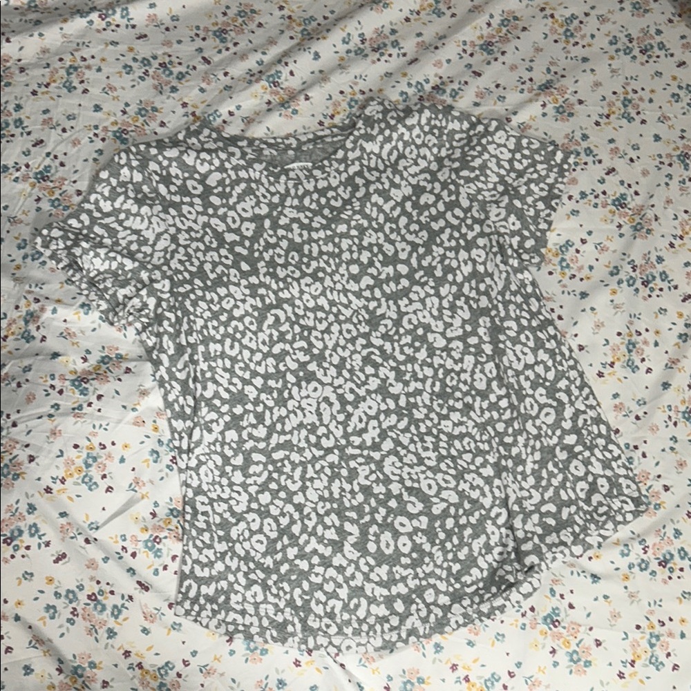 Old Navy Leopard Print Gray Patterned Top